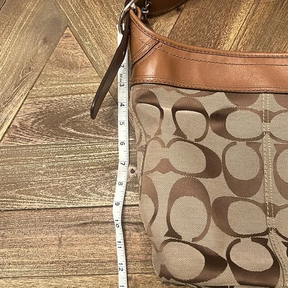 Coach bag. - Picture 5 of 7